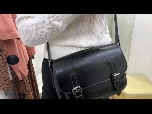 ❤️ Melancap awam perempuan jalang FeralBerry dengan dildo di dalam bilik pemasangan Video seks pada ms.pornovore.ru ❤
