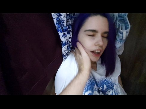 ❤️ Terjumpa adik saya di dalam almari dan membantunya merangkap Video seks pada ms.pornovore.ru ❤