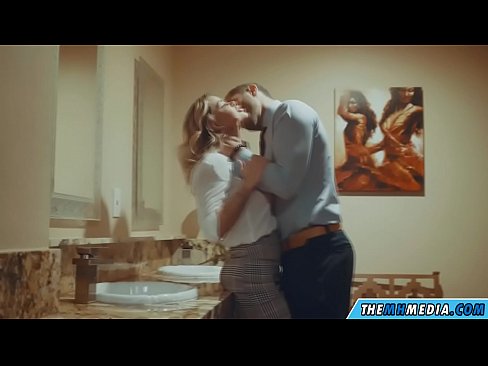 ❤️ Apabila awek berambut perang menggoda anda di tandas awam Video seks pada ms.pornovore.ru ❤